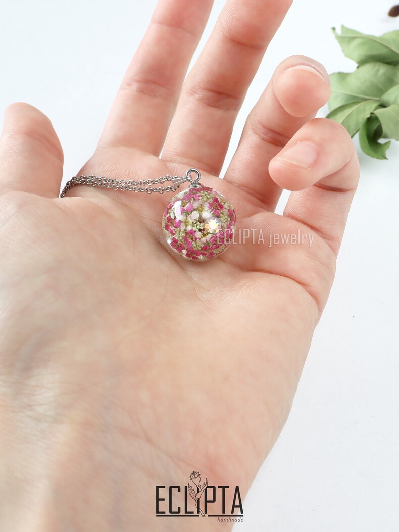 Кулон-шар 20 мм розовые цветы в эпоксидной смоле, подарок девушке
