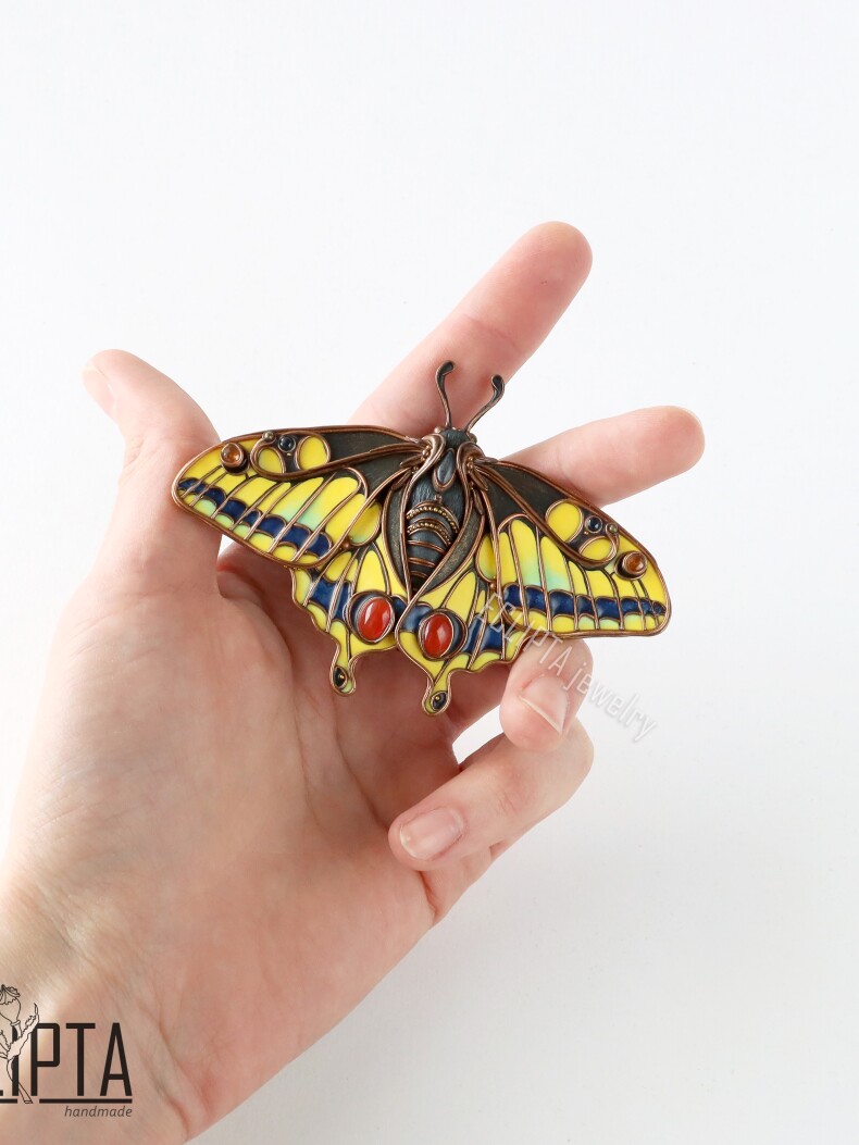 Брошь бабочка Махаон из полимерной глины с натуральными камнями, скульптурная миниатюра