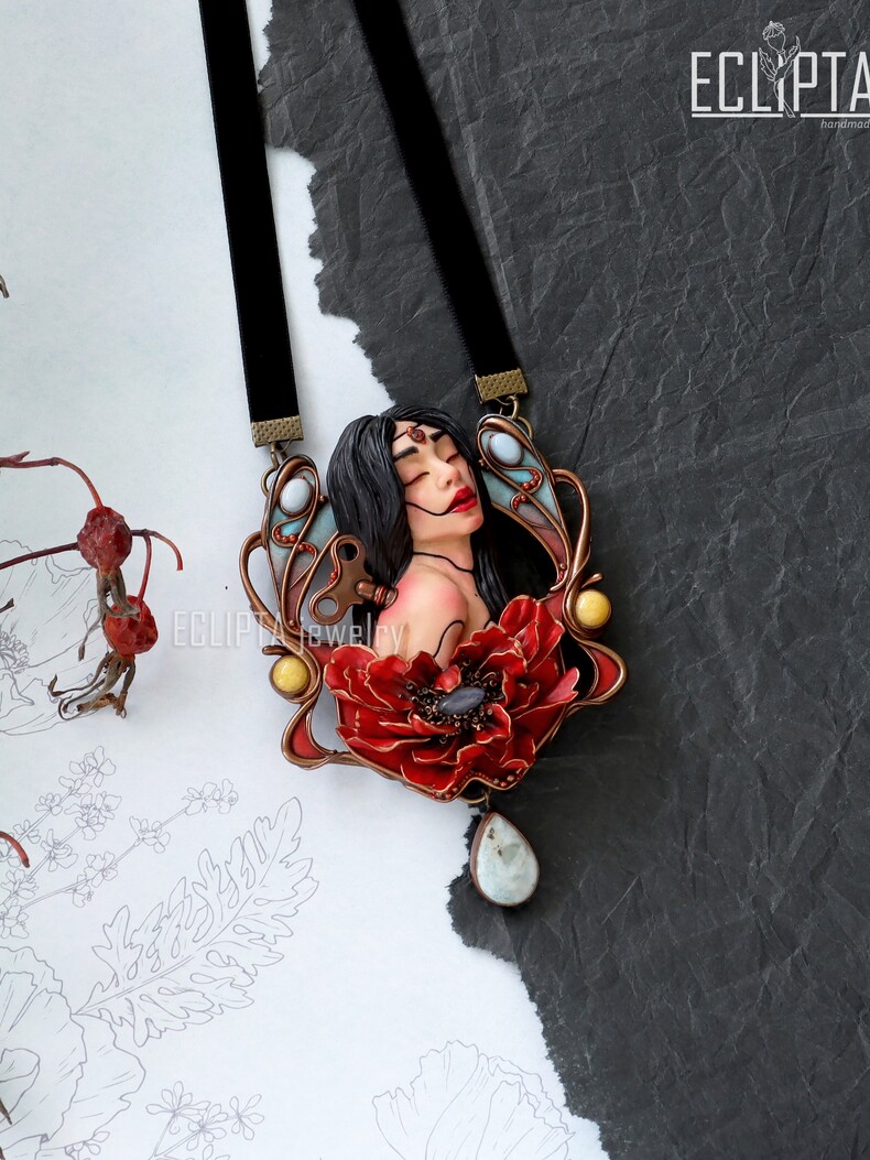Кулон Кукла из полимерной глины, скульптурная миниатюра, кулон с лицом