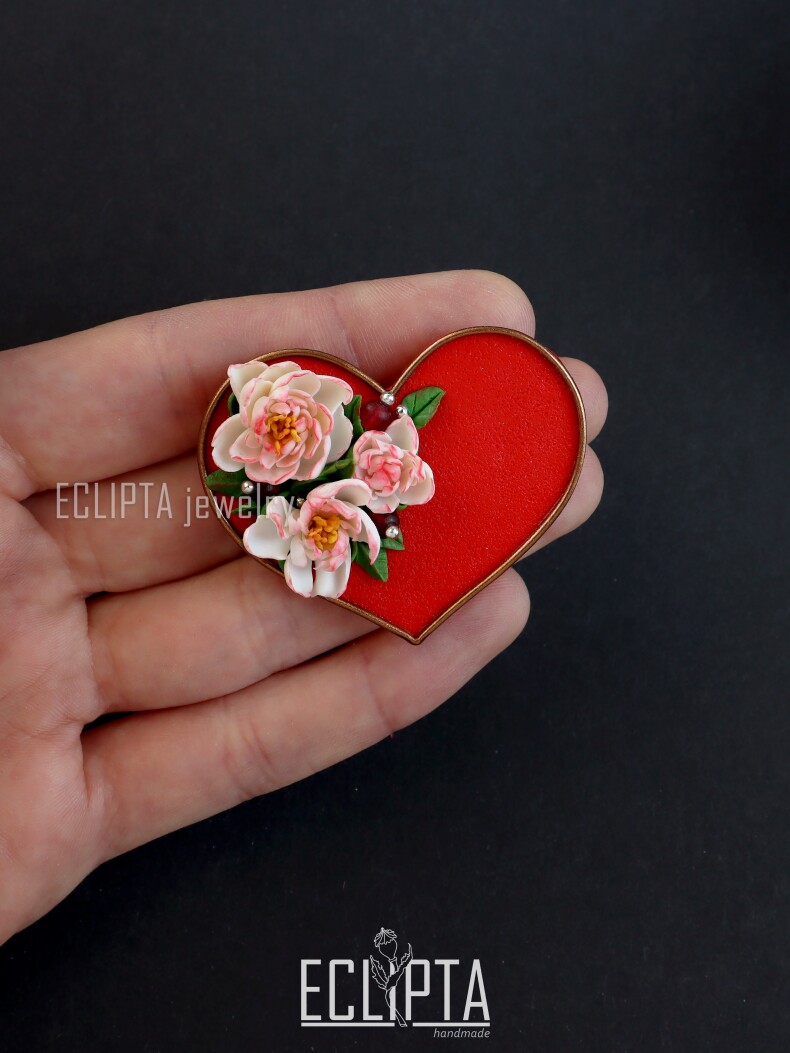 Брошь сердце с цветами из полимерной глины, валентинка, подарок любимой